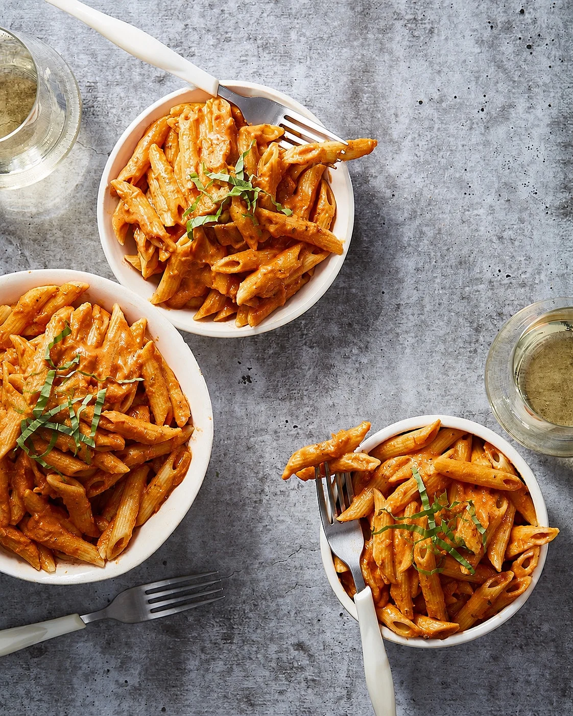A Creamy, Dreamy Classic: Vegan Penne alla Vodka Takes Center Stage