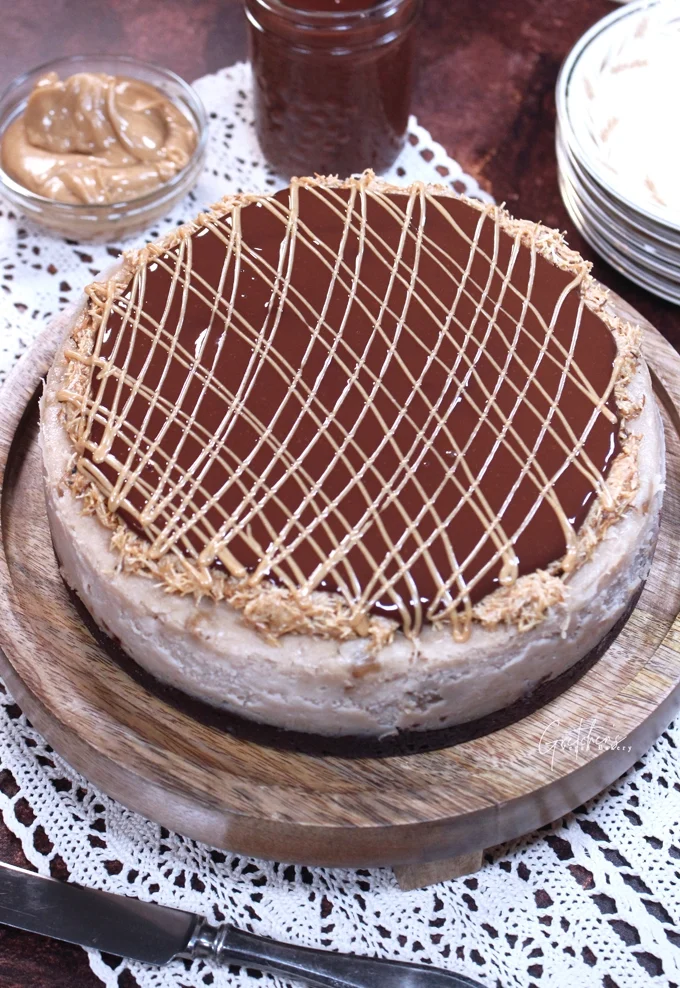A Nostalgic Delight: Vegan Bakery Reimagines Iconic Candy Bar in Decadent Cheesecake Creation