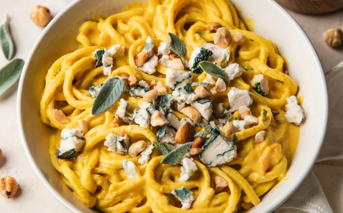 A Symphony of Flavors: Creamy Vegan Squash and Blue Cheese Pasta Offers an Effortless Culinary Delight