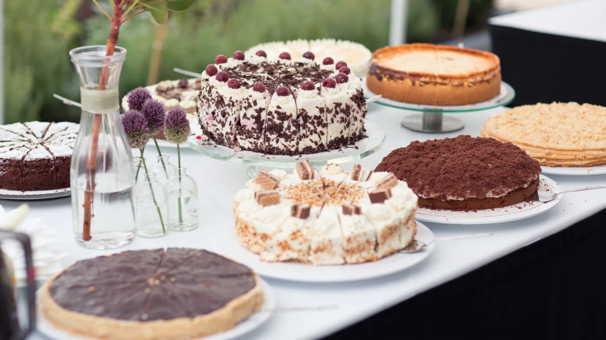 A Taste of Nostalgia: Aldi’s 7Up Cake Revives a Mid-Century Baking Trend