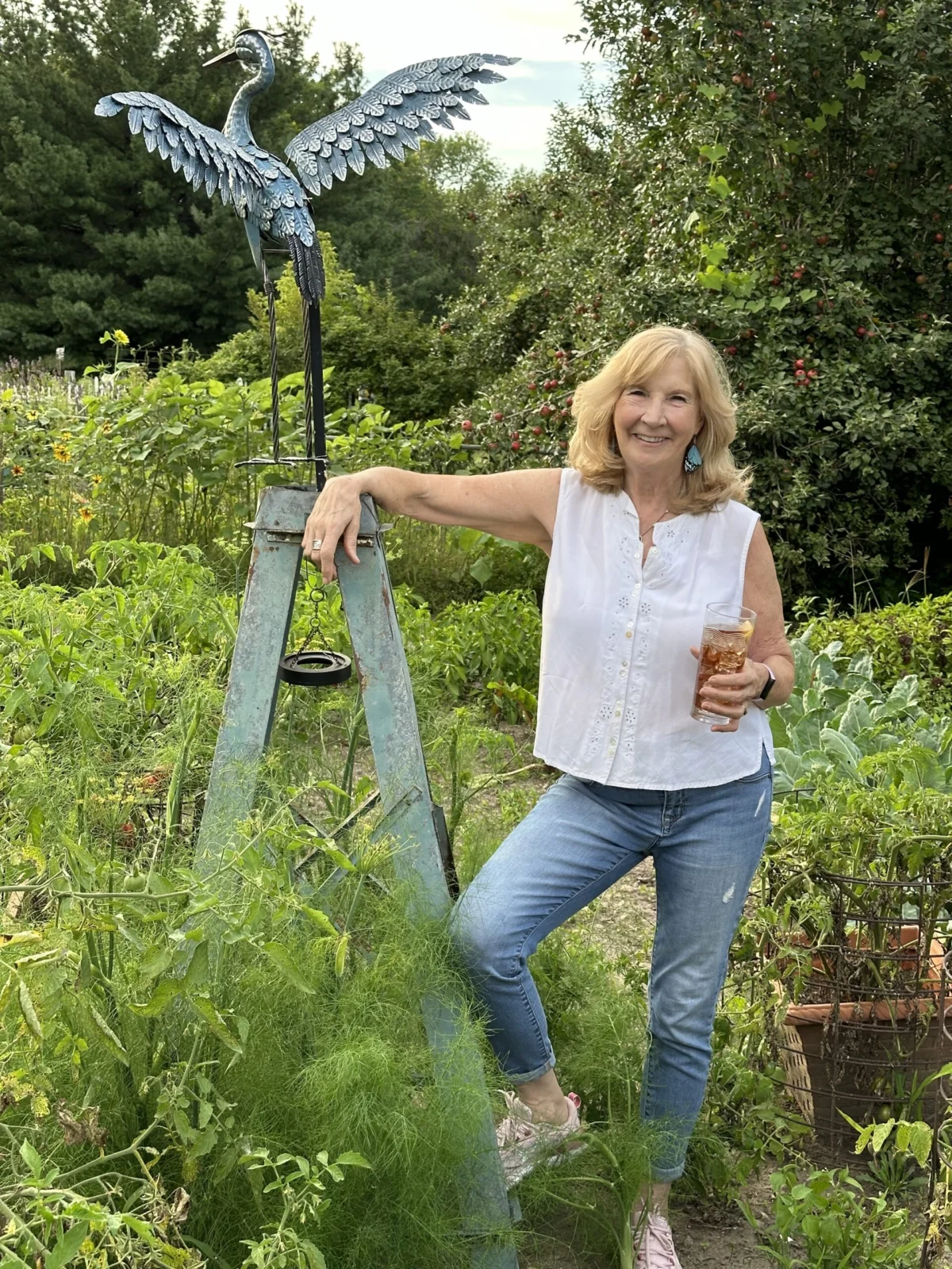 Cultivating Synergy: The Definitive Guide to Companion Planting for Bountiful Tomatoes