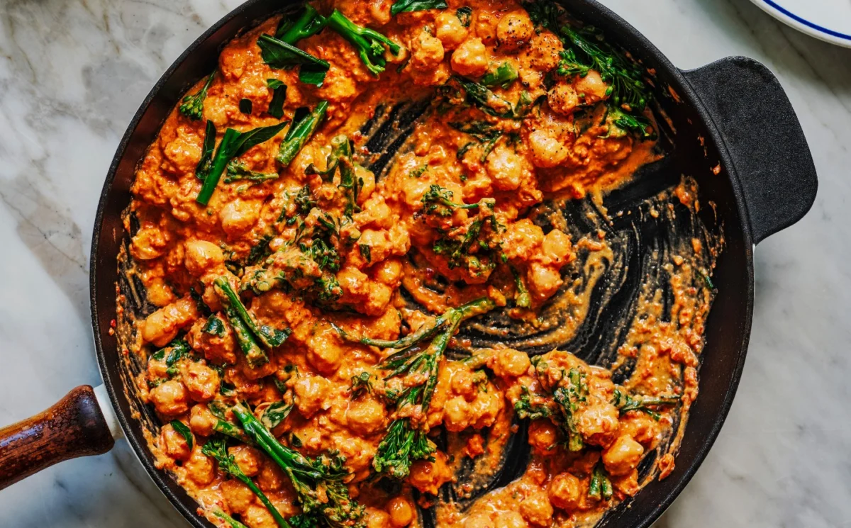 Flavorful & Fast: Calum Harris’s Creamy Romesco Chickpeas Revolutionize Plant-Based Dining