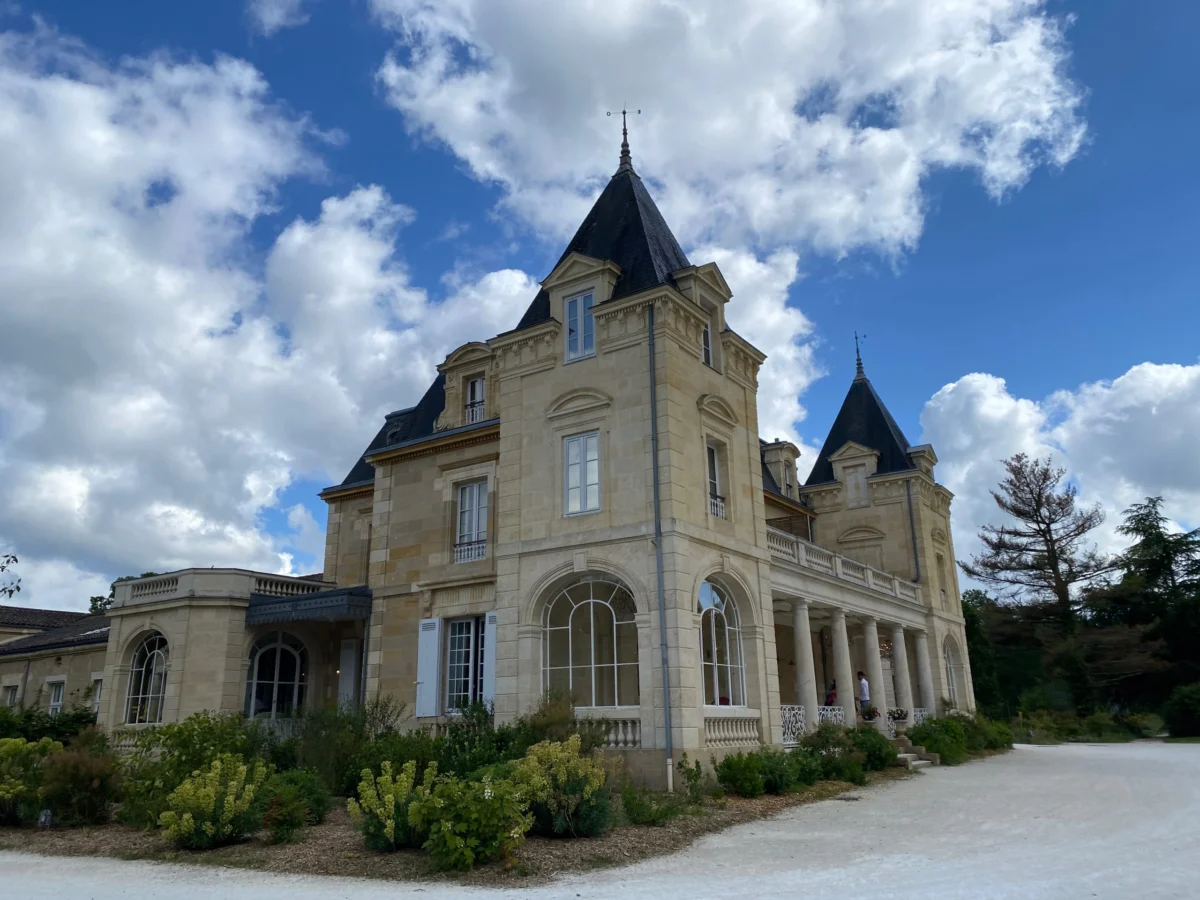 Hidden Gems of the 2025 Bordeaux En Primeur: Late Arrivals and Rising Stars