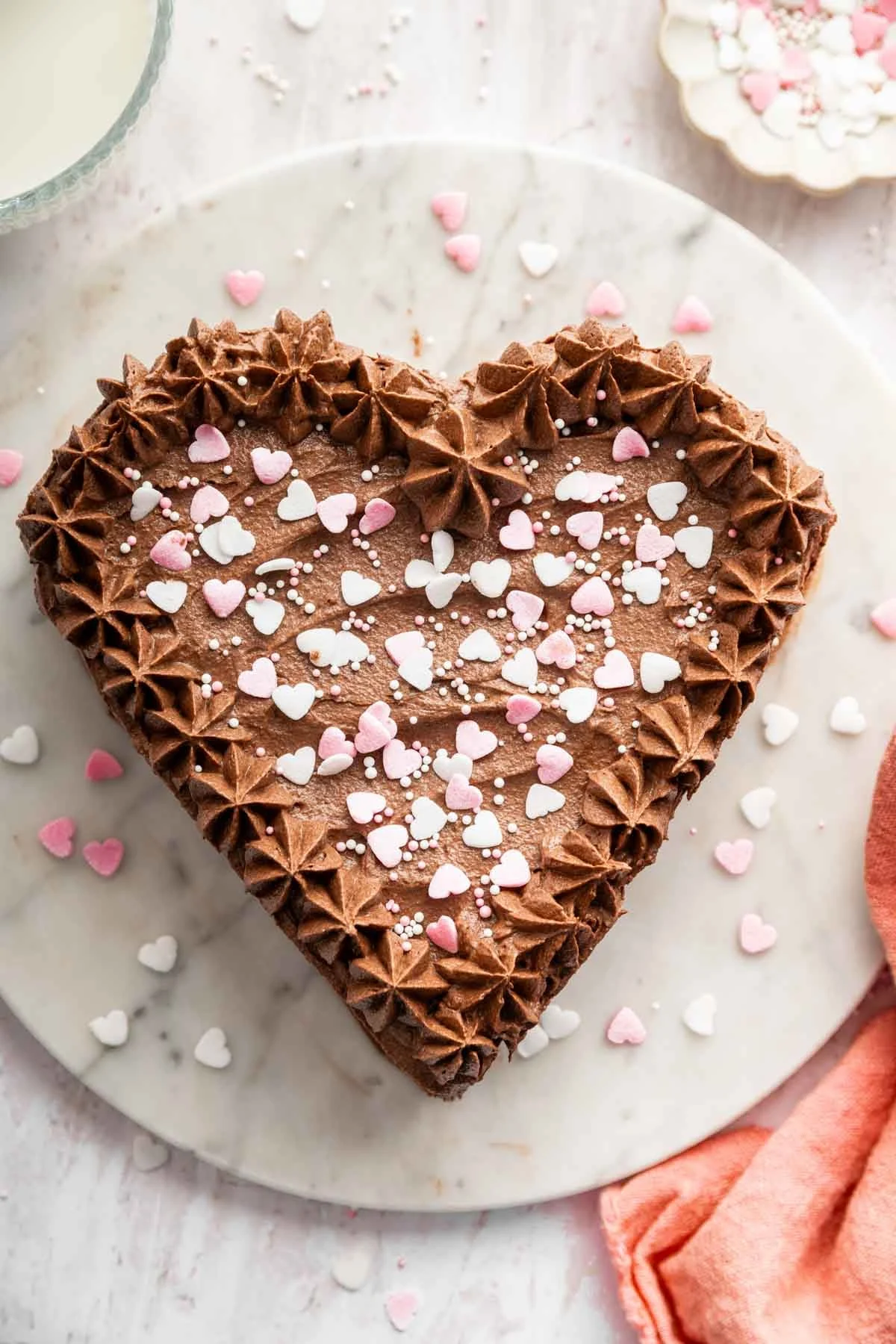 The Sweet Ingenuity: Crafting a Perfect Heart Cake from a Single Round Pan