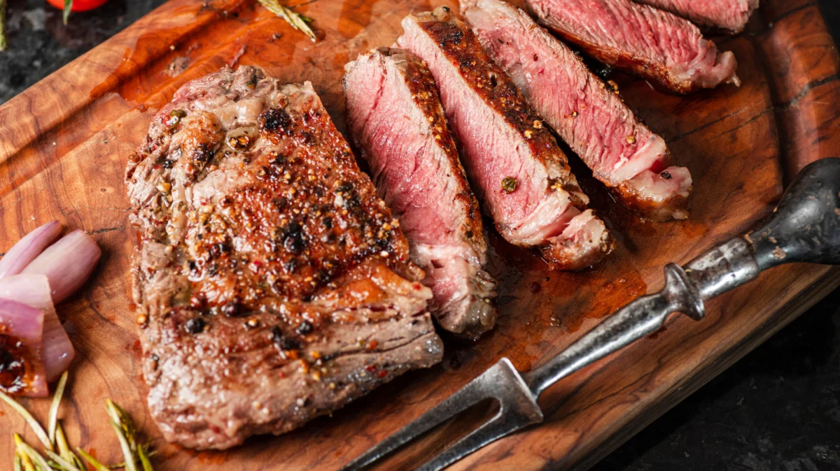 The Unspoken Rules of Steak Ordering: Why "Medium Plus" is a Server’s Nightmare and "Well Done" Causes Culinary Uproar