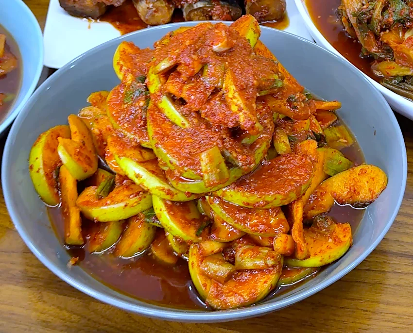 Apple Kimchi: A Crisp, Vegan Revolution in Korean Fermentation