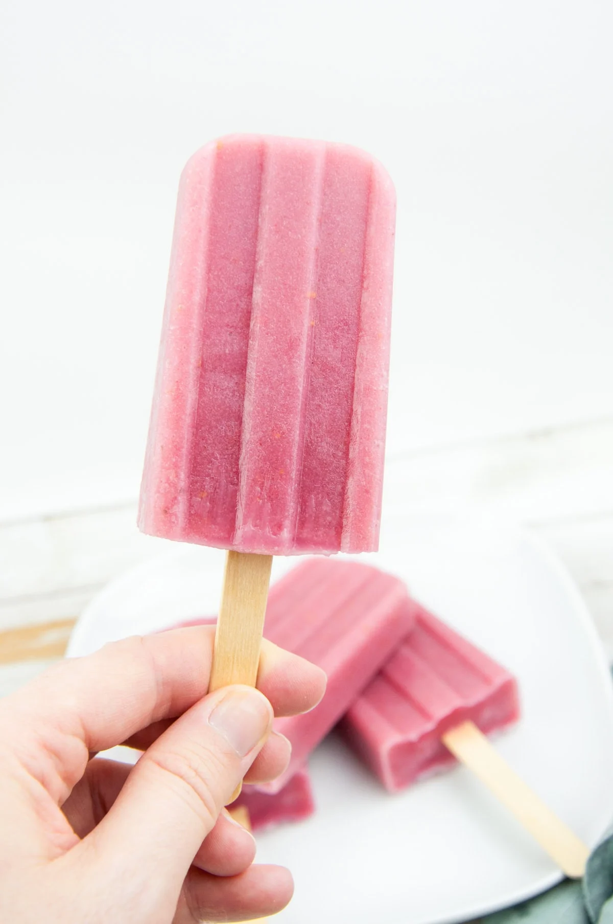 Beat the Heat: Effortless Vegan Raspberry Popsicles Offer a Guilt-Free Summer Delight