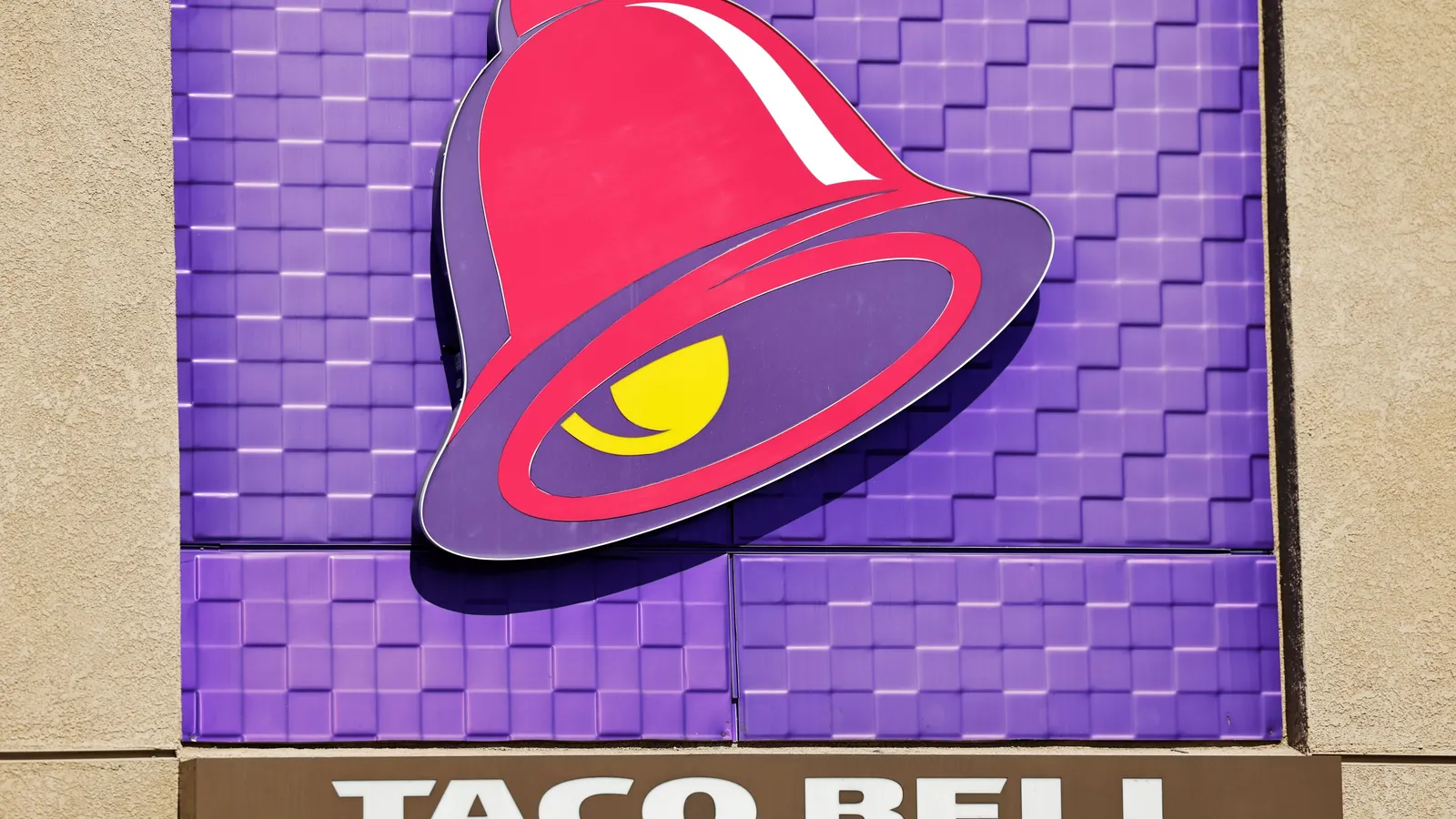 Fresh Food Fallout: Taco Bell Cyclospora Crisis Ripples Across the Fast Casual Sector