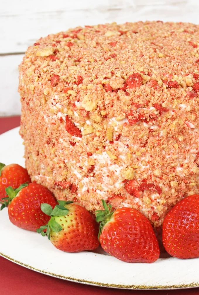 Nostalgia on a Plate: The Strawberry Shortcake Crunch Cake Reimagines a Beloved Ice Cream Classic