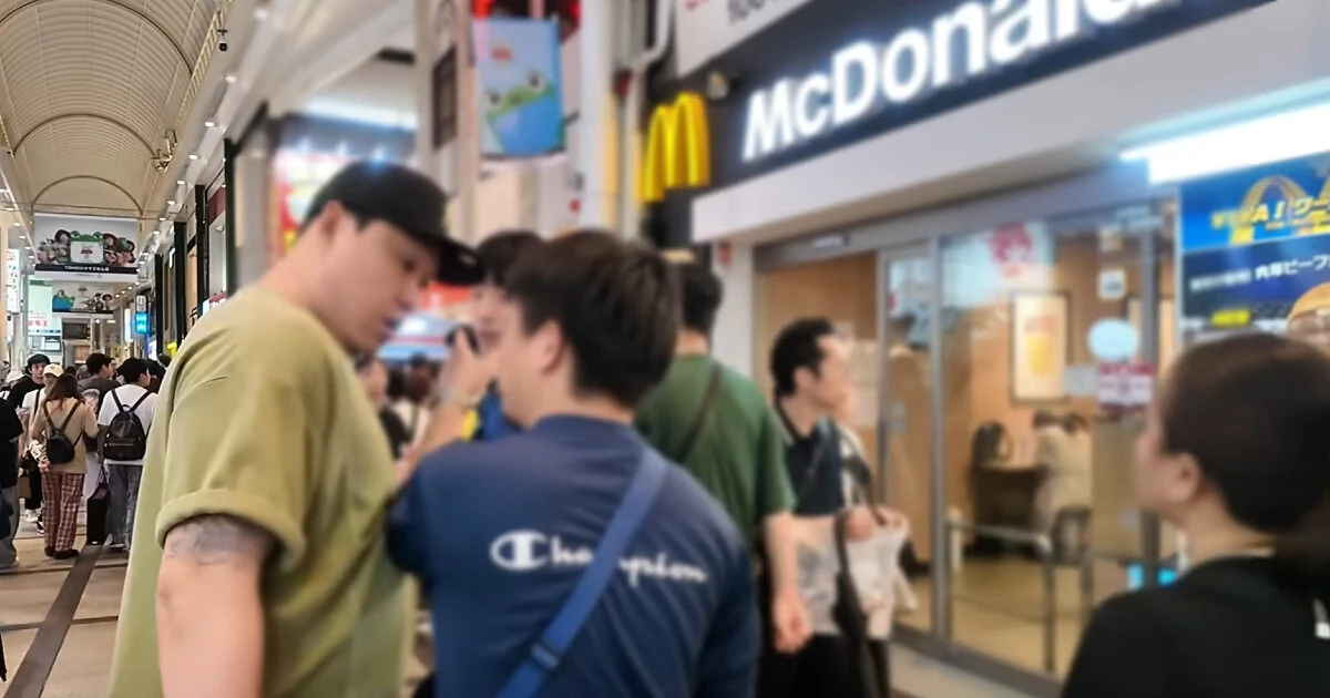 Viral Confrontation in Osaka: Korean YouTuber Delivers Swift Justice Against Persistent Shoulder-Bumper