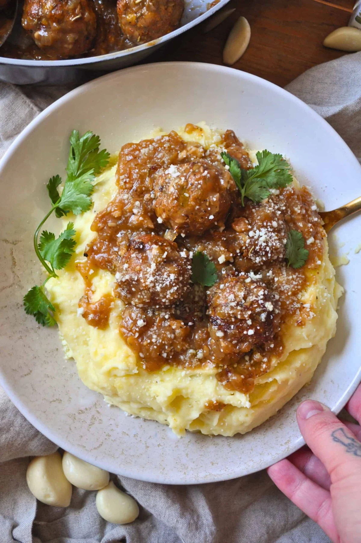 A Culinary Masterpiece: Vegan French Onion Meatballs Offer a Comforting, High-Protein Delight