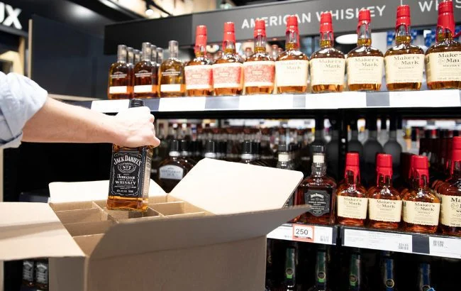 CANADIAN RESILIENCE IN THE FACE OF TRADE TURBULENCE: PUBLIC STRONGLY BACKS CONTINUED BOYCOTT OF AMERICAN ALCOHOL