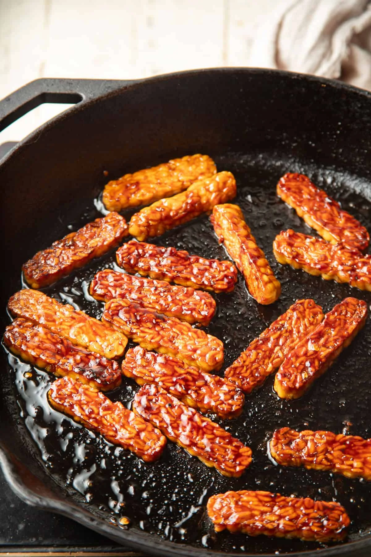 Culinary Fusion Ignites: Sweet & Spicy Tempeh Peanut Noodle Bowls Offer a Global Flavor Fiesta