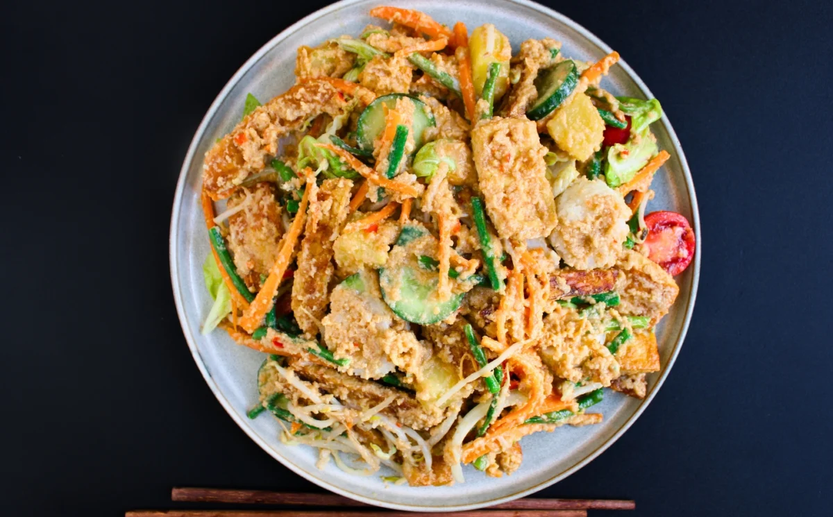 Gado-Gado: A Vibrant Indonesian Culinary Gem Takes Center Stage in Vegan Cuisine