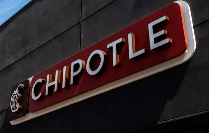 Headline: Traceability and Transparency: Chipotle Navigates Minnesota Salmonella Outbreak Linked to Regional Produce Supplier