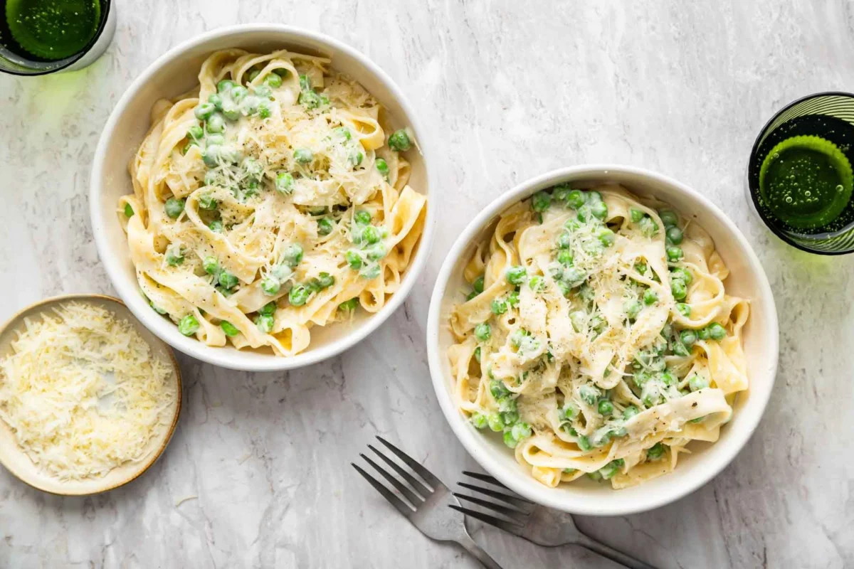 Microwave Miracle: Effortless Fettuccine Alfredo for Two Revolutionizes Date Night Dining