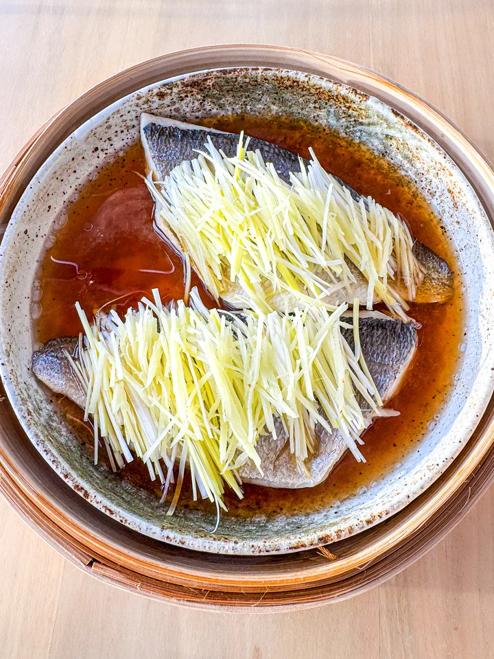 The Art of Minimalism: Mastering the Essential Techniques of Cantonese Steamed Fish