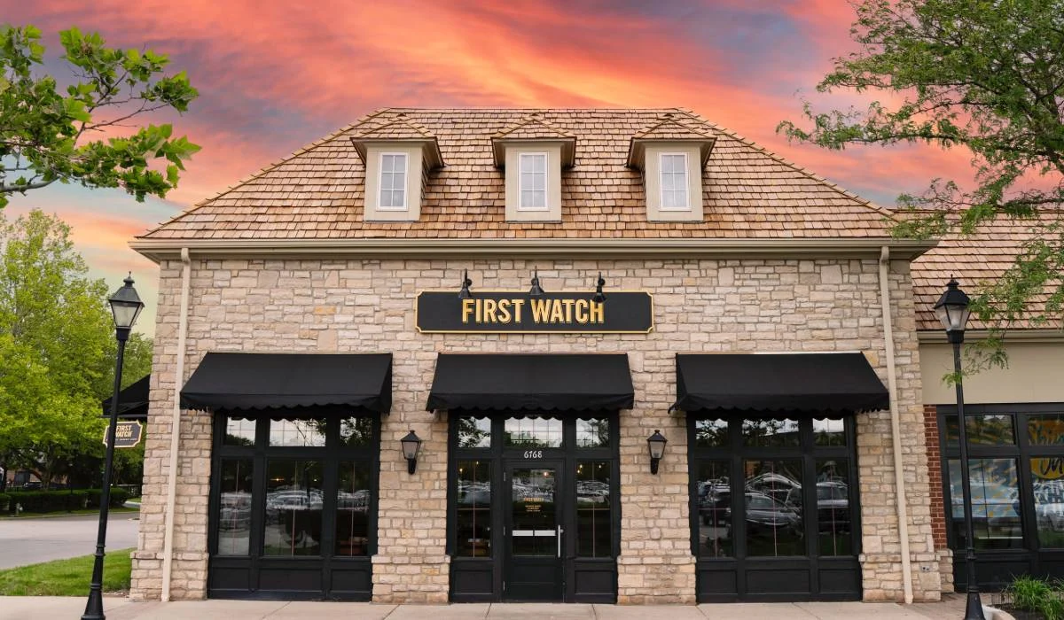 The Daytime Giant: How First Watch is Scaling Experience and Brand Awareness Toward a 2,200-Unit Future