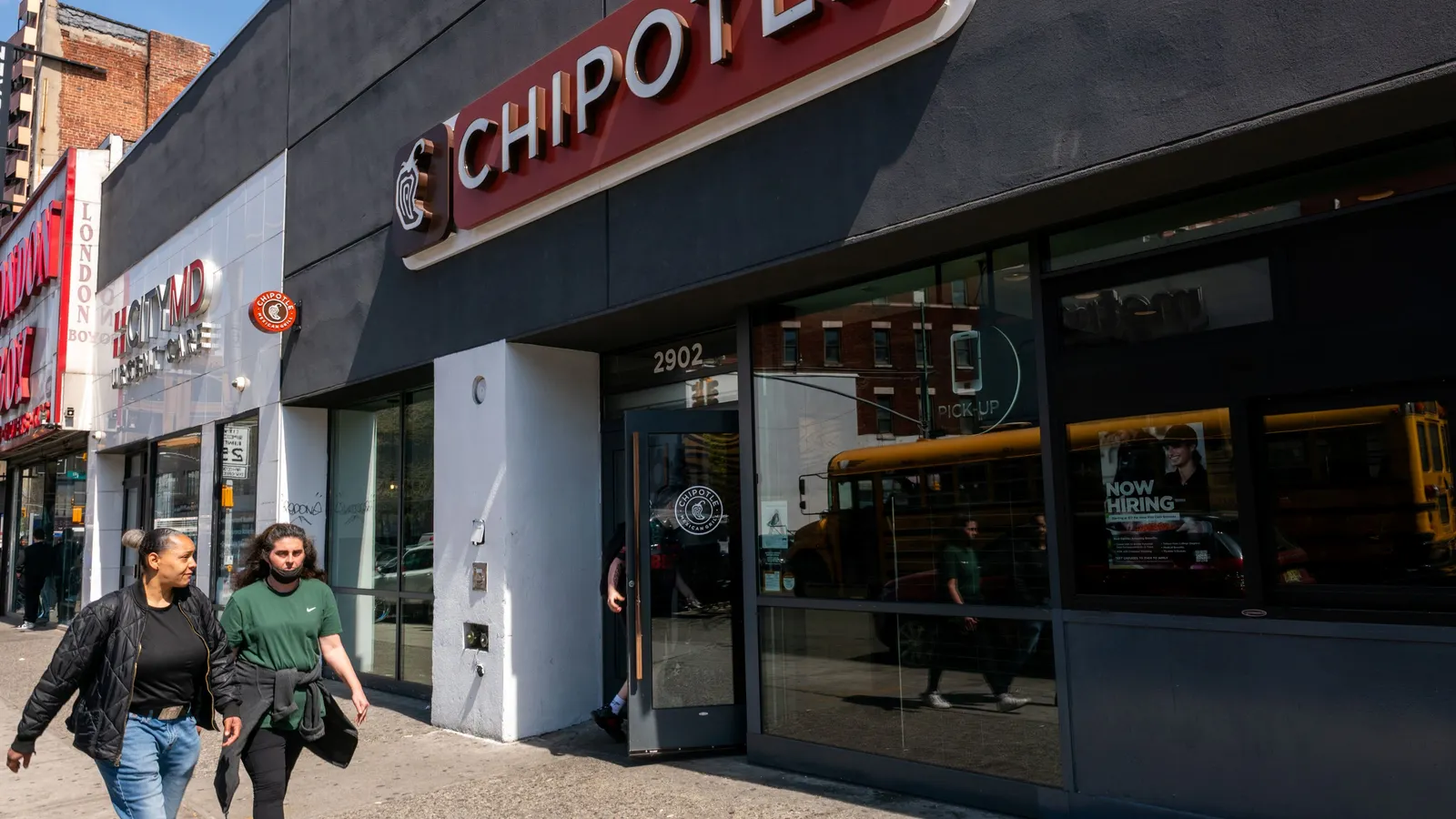 The Experience Economy: How Chipotle’s "Recipe for Growth" is Redefining Fast-Casual Leadership