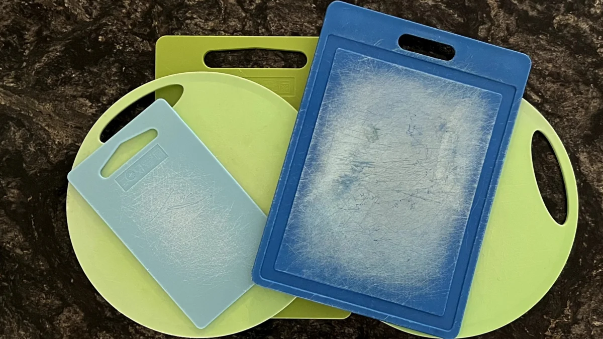 The Invisible Ingredient: How Your Plastic Cutting Board May Be Seasoning Your Meals with Microplastics