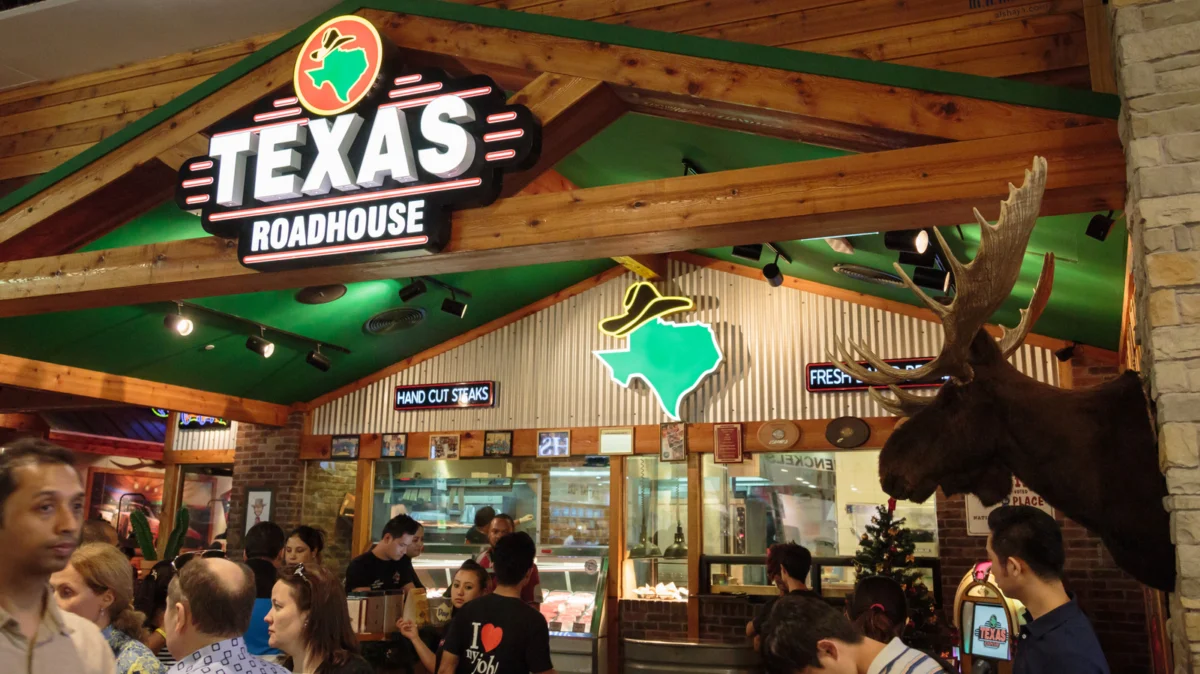 The Lone Star State’s Culinary Gap: Why Texas Roadhouse Remains a Stranger to the Aloha State