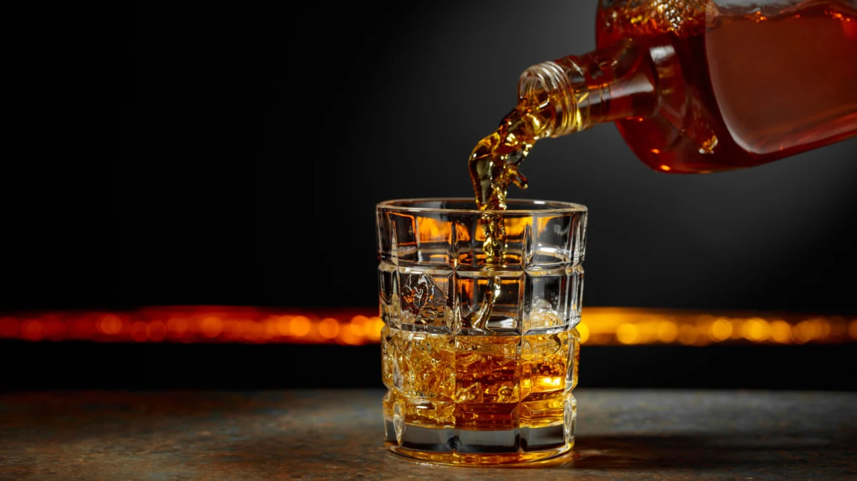The Price of Heritage: Jack Daniel’s vs. Crown Royal – Decoding the Value of Iconic Whiskeys