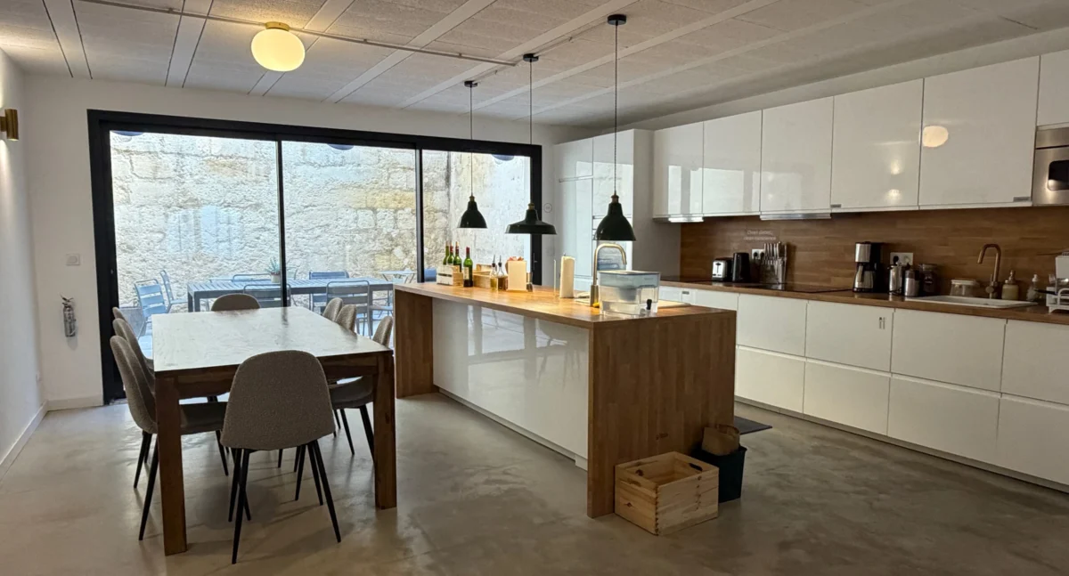 The Professionalization of the Digital Nomad: How Coliving Platforms are Redefining Remote Work and Travel