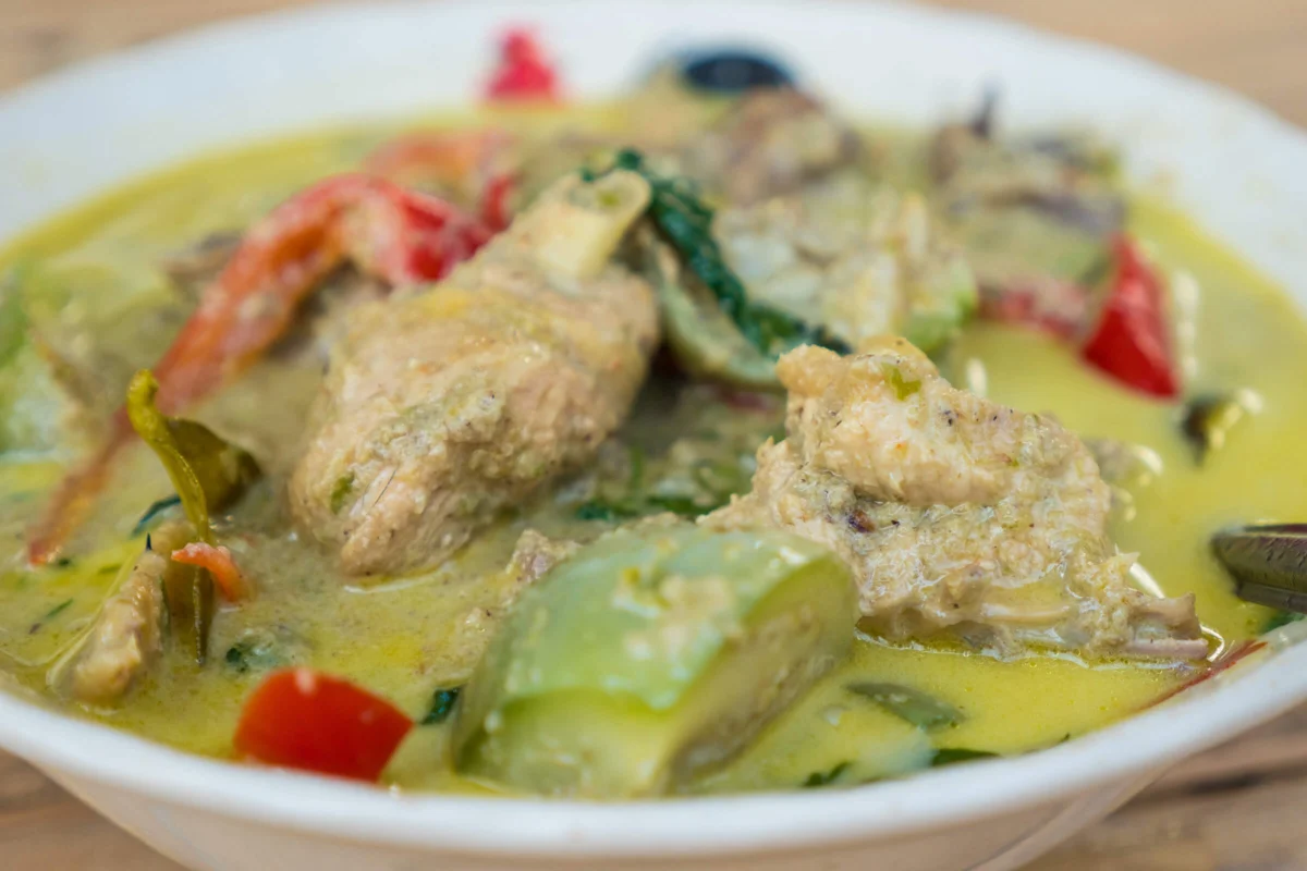 The Quest for Authentic Gaeng Keow Wan: Unlocking the Secrets of Thai Green Curry from Scratch