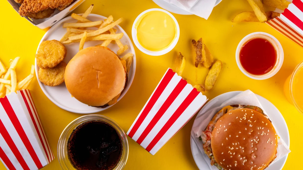 The Relic of the ‘90s Burger Boom: The Rise, Fall, and Persistent Nostalgia for Fuddruckers