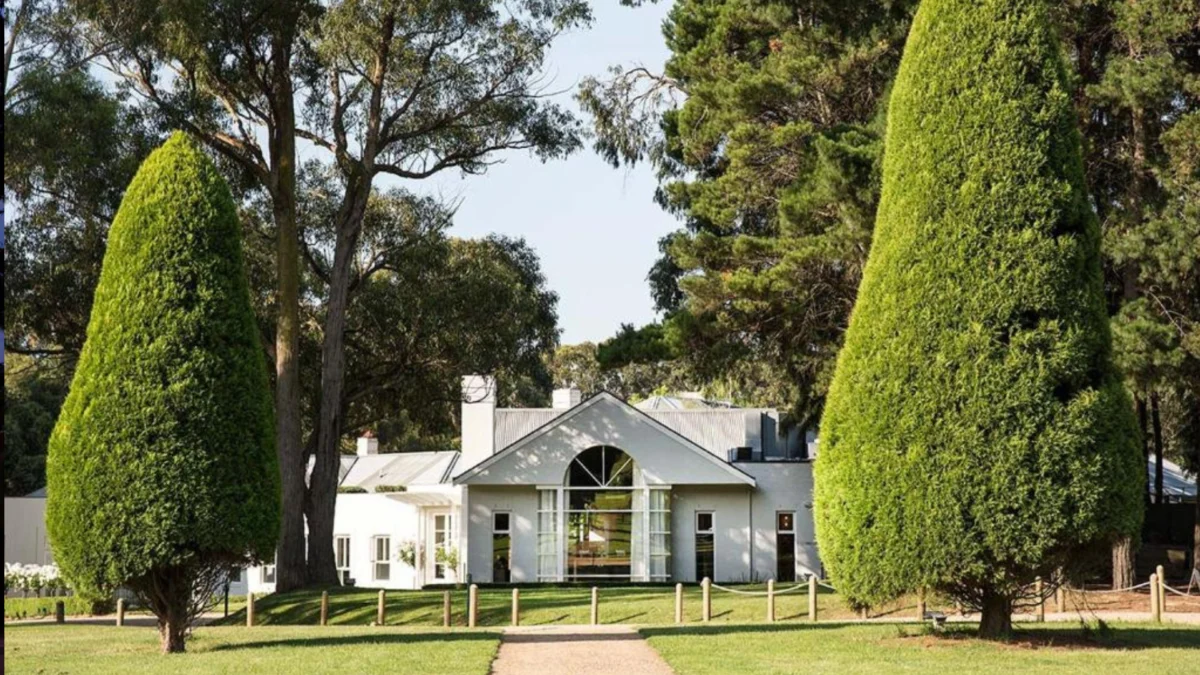 Victoria’s Romantic Canvas: A Definitive Guide to Unforgettable Getaways