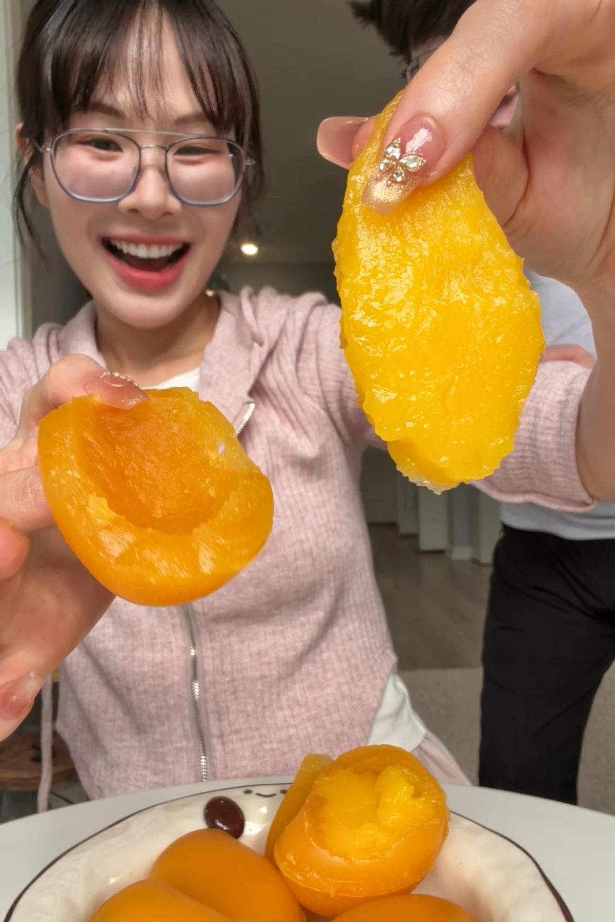 Culinary Innovation Unveils Giant Peelable Mango Gummies: A Dual-Textured Delight Takes the Confectionery World by Storm