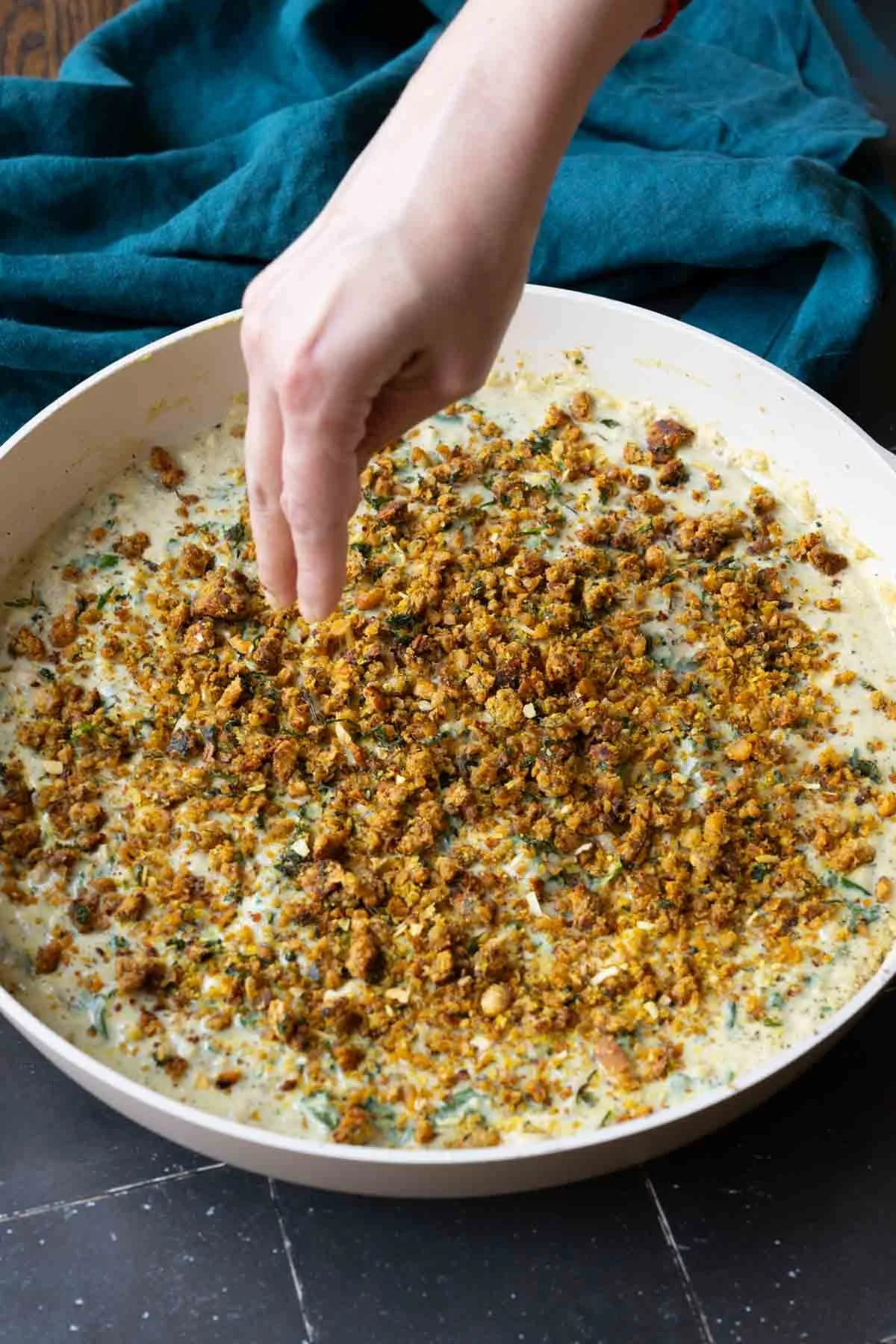 Plant-Powered Pantry Powerhouse: Creamy Pepper Beans with Crispy Chickpea Crumble Revolutionize Weeknight Meals