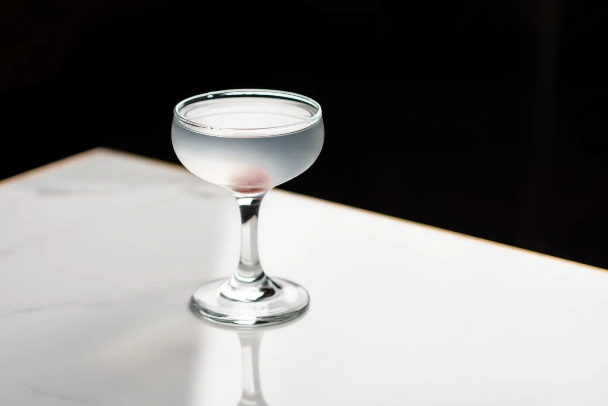The Evolution of the Bitter Aperitivo: How the White Negroni Became the Modern Bartender’s Greatest Canvas