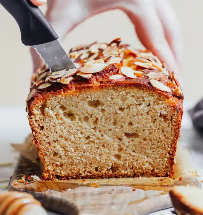 A Culinary Masterpiece: The 1-Bowl Honey Almond Snack Cake Revolutionizes Gluten-Free Baking