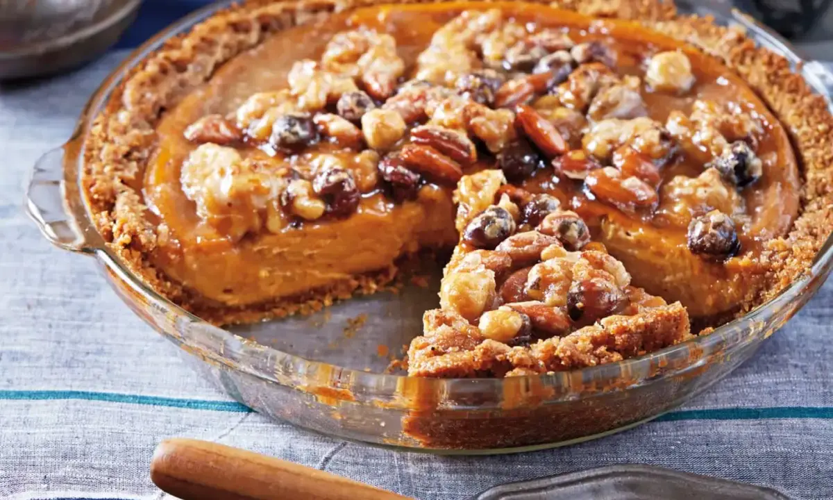 A Decades-Old Secret: The Irresistible Vegan Sweet Potato Pie That Defines Holiday Comfort