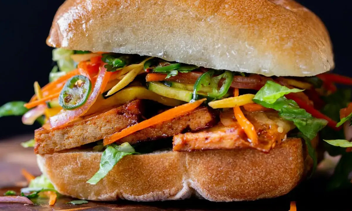 A Fiery Summer Sensation: Gochujang Tofu Banh Mi Revolutionizes Lunchtime