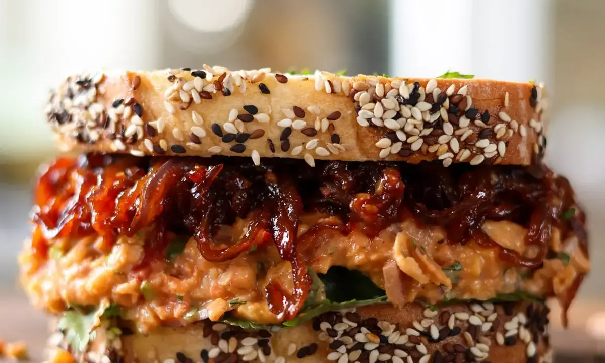 A Korean-Inspired Culinary Fusion: Gochujang Chickpea Salad Sandwich Revolutionizes Lunchtime