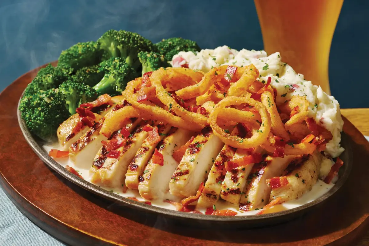 Applebee’s Revitalizes Fall Menu with Return of Sizzlin’ Skillets and Seasonal ‘Spooky Sips’