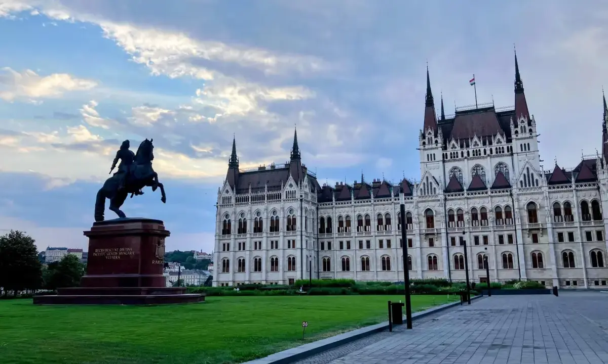 Budapest’s Verdant Culinary Scene: A Vegan Explorer’s Guide to Hungary’s Capital