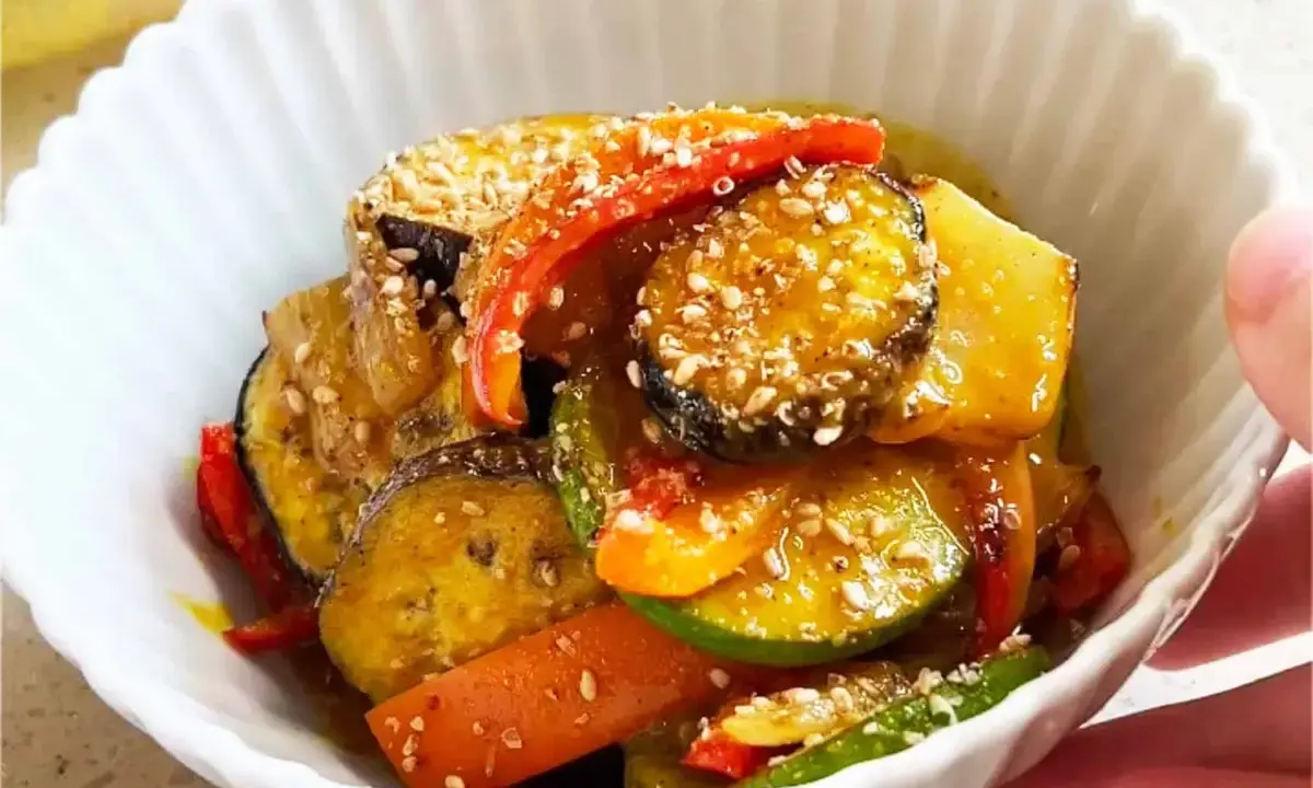Culinary Innovation Meets Nutritional Need: The Rise of Roasted Curry Mayo Banchan in Home Kitchens