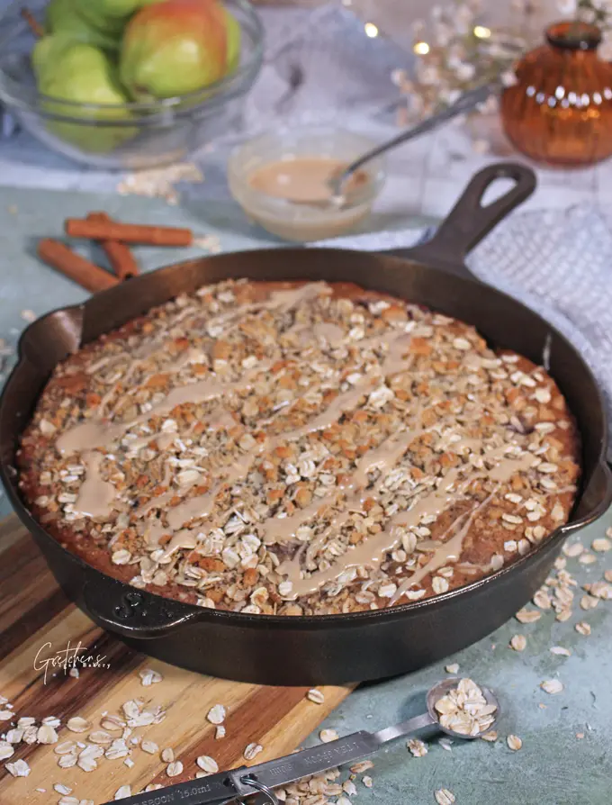 Embracing Autumn’s Bounty: A Celebrated Skillet Cake Marks the Season’s Sweet Arrival