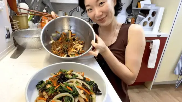 Japchae: A Culinary Masterpiece for Celebrations and Everyday Delights