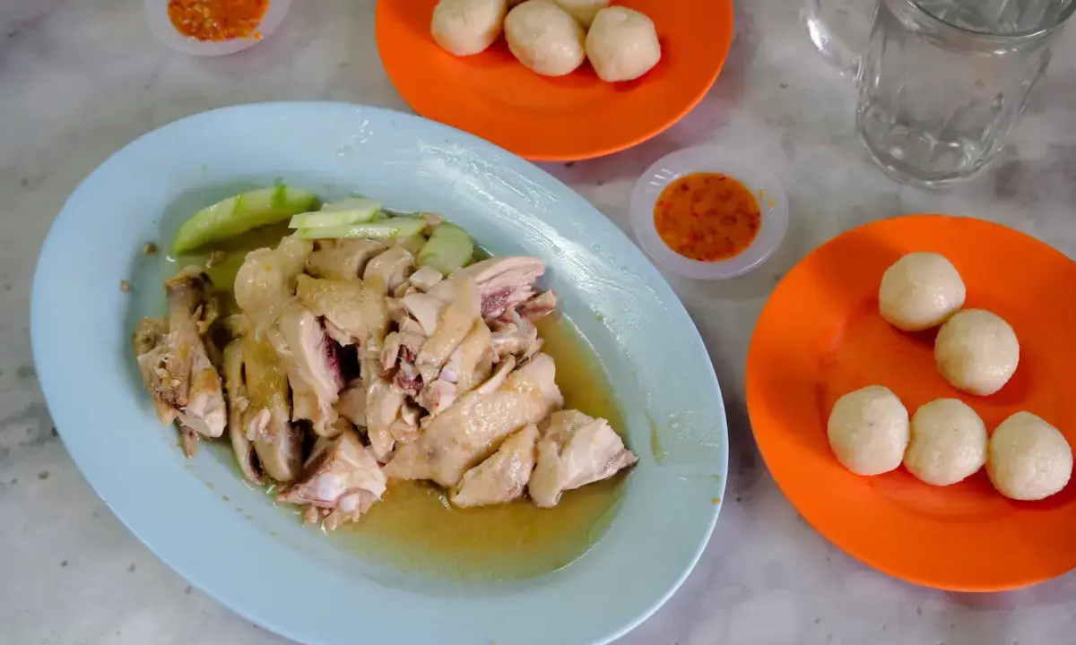 Melaka’s Culinary Gem: Unpacking the Enduring Allure of Hainanese Chicken Rice Balls at Kedai Kopi Chung Wah