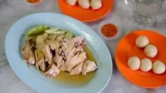 Melaka’s Culinary Gem: Unpacking the Enduring Allure of Hainanese Chicken Rice Balls at Kedai Kopi Chung Wah