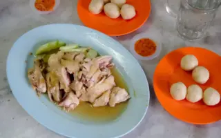 Melaka’s Culinary Gem: Unpacking the Enduring Allure of Hainanese Chicken Rice Balls at Kedai Kopi Chung Wah