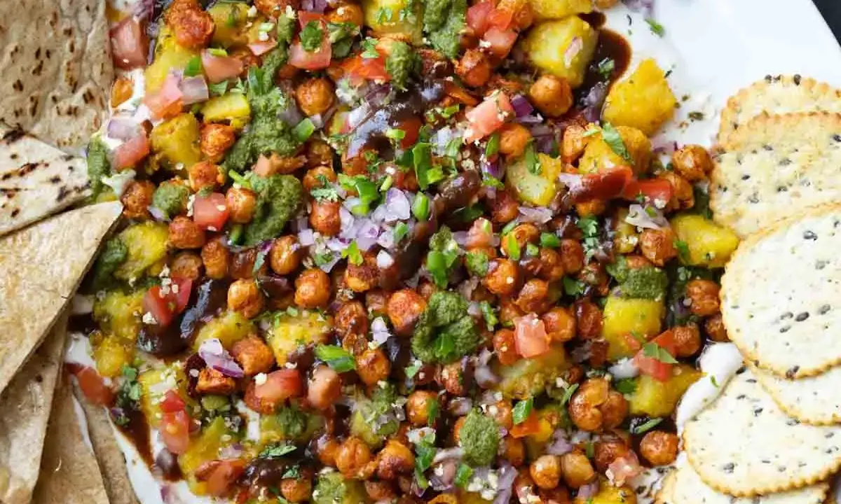 Samosa Chaat Platter: A Deconstructed Delight for Festive Gatherings