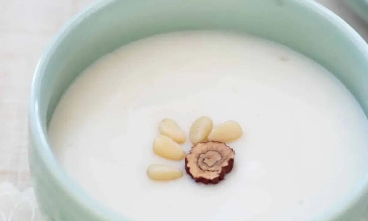 The Art and Science of Jatjuk: Unveiling the Cultural Significance of Korea’s Noble Pine Nut Porridge