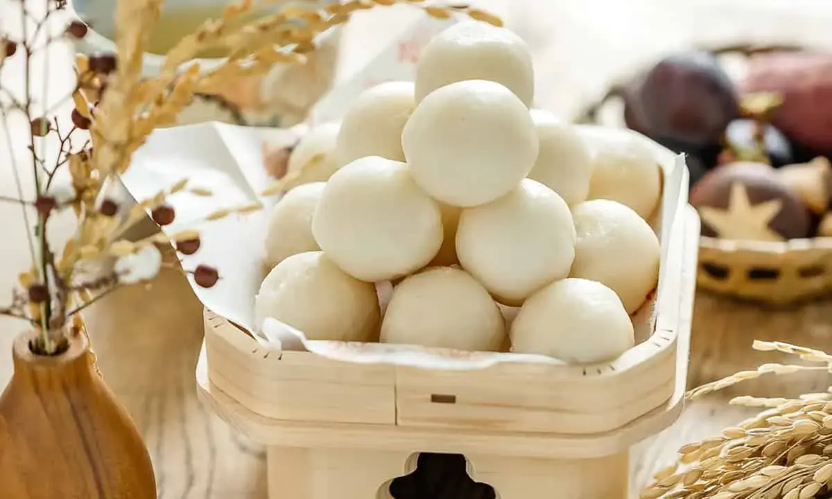 The Art of the Autumn Moon: The Cultural and Culinary Significance of Tsukimi Dango