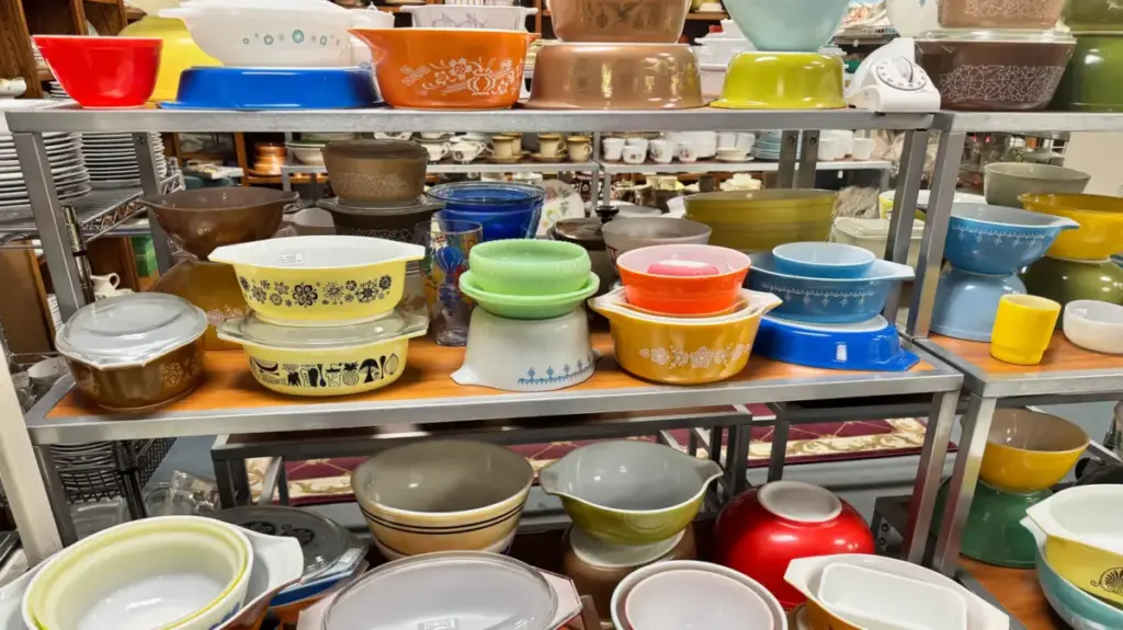 The Golden Age of Glass: How a 1960s Pyrex Promotional Dish Became a $3,500 Treasure