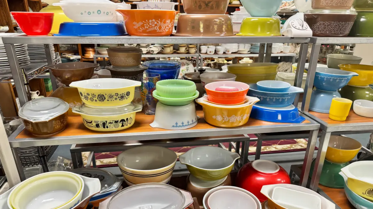 The Golden Age of Glass: How a 1960s Pyrex Promotional Dish Became a $3,500 Treasure